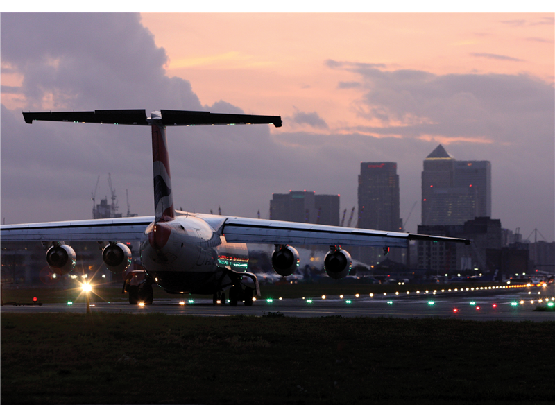 Avro RJ100 at London City